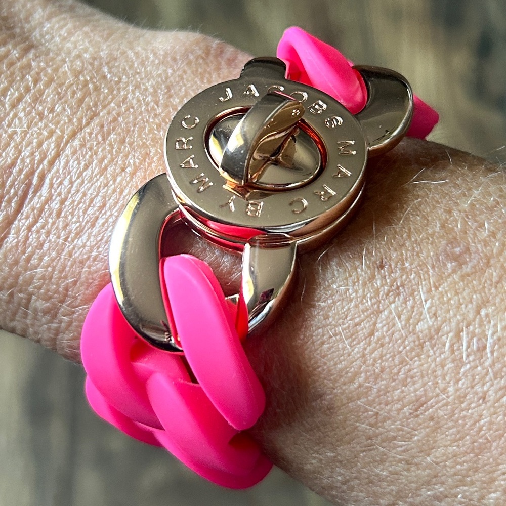 Marc by Marc Jacobs hot pink rubber “links” w/rose gold logo lock bracelet